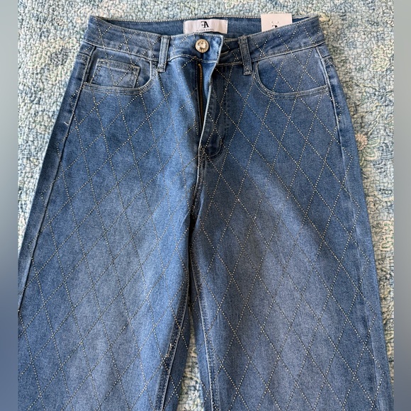 Elegant High Rise Blue Jeans - Picture 1 of 9